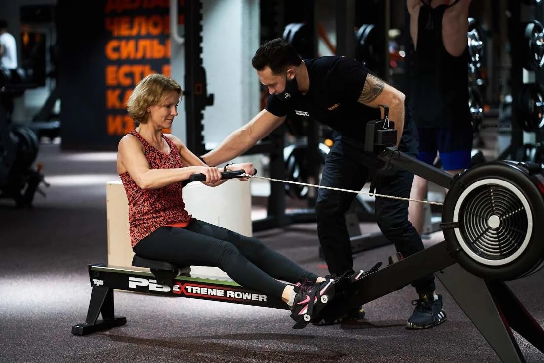 Гребной тренажер: особенности, разновидности и польза для здоровья