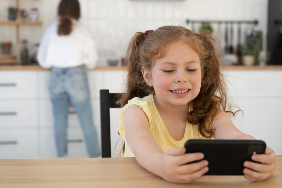 Как приучить ребенка использовать смартфон ответственно